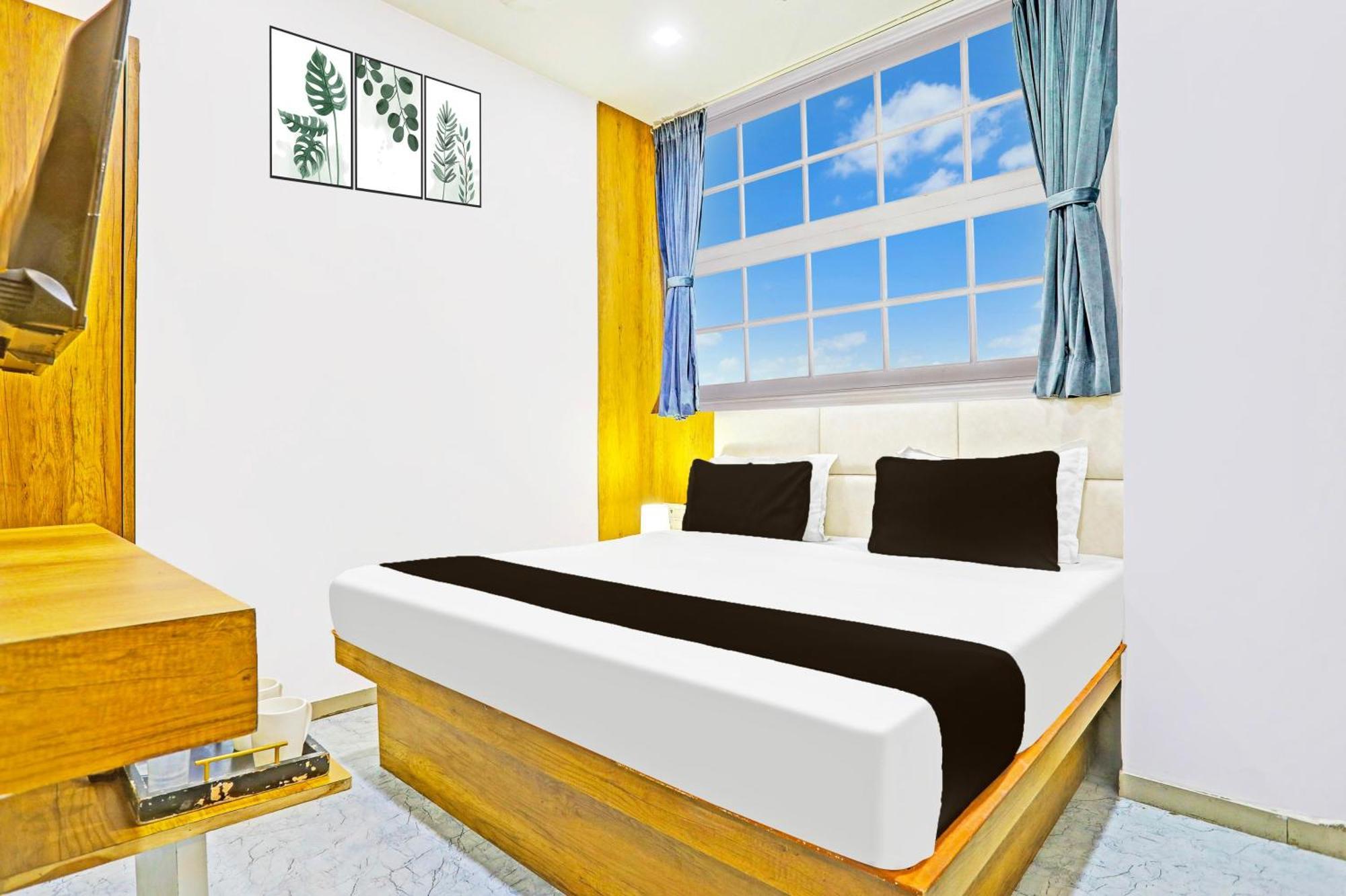 Super Collection O Adajan Formerly Hotel Western Inn Сурат Екстериор снимка